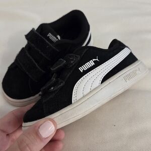 Puma Kids Sneakers in Black and White